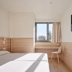 hostal-lami.top-hotels-tarragona.com/